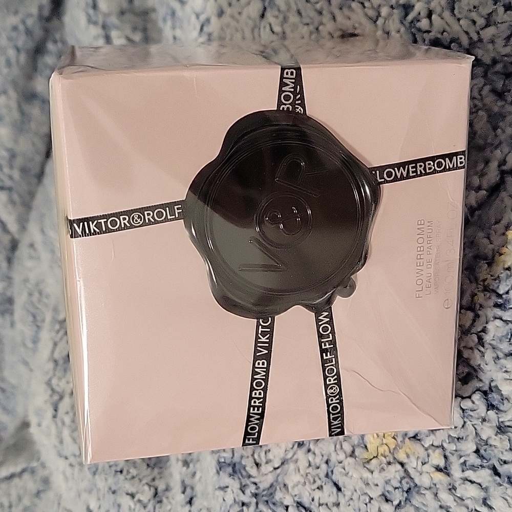 FlowerBomb Viktor & Rolf